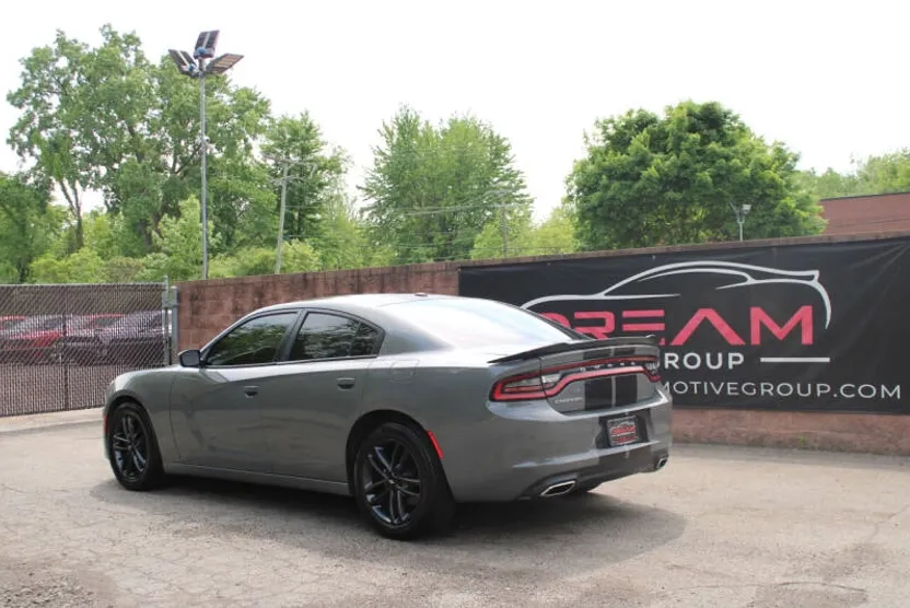 2019 Dodge Charger SXT photo 1