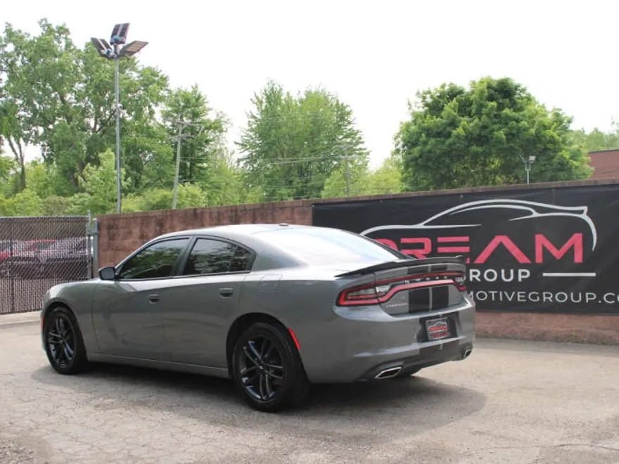 2019 Dodge Charger SXT photo 1
