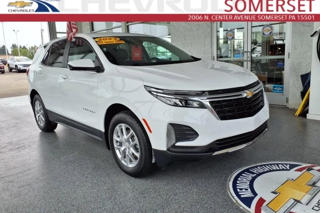 2023 Chevrolet Equinox LT photo 1