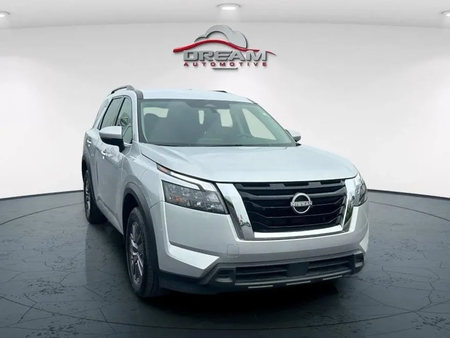 2024 Nissan Pathfinder SV photo 1