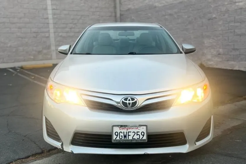 2012 Toyota Camry LE photo 1