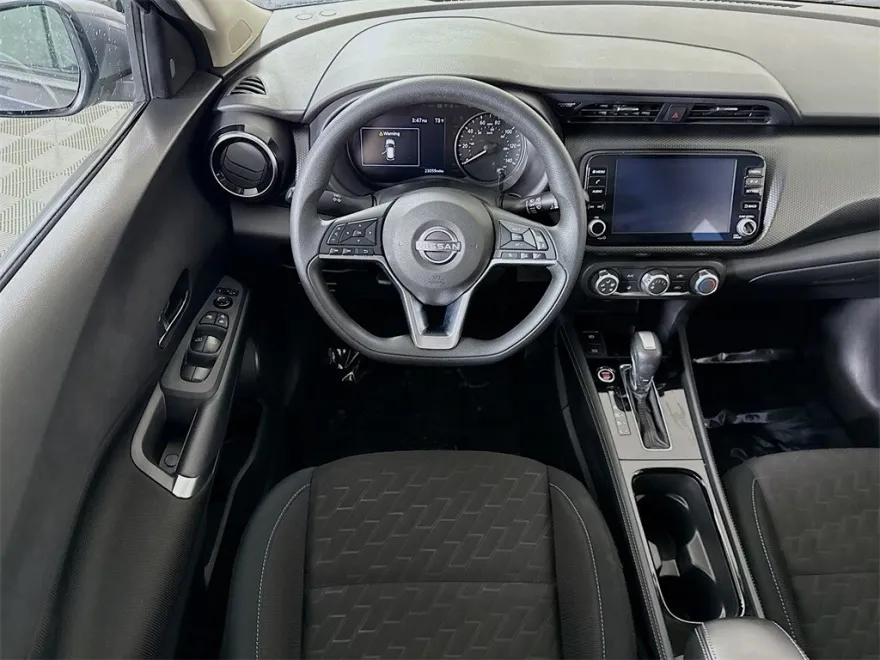 2023 Nissan Kicks SV photo 1
