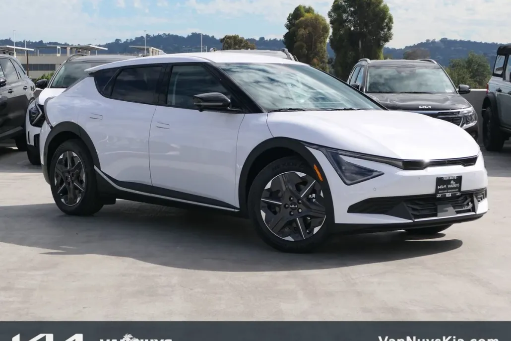 2025 Kia EV6 Light photo 1