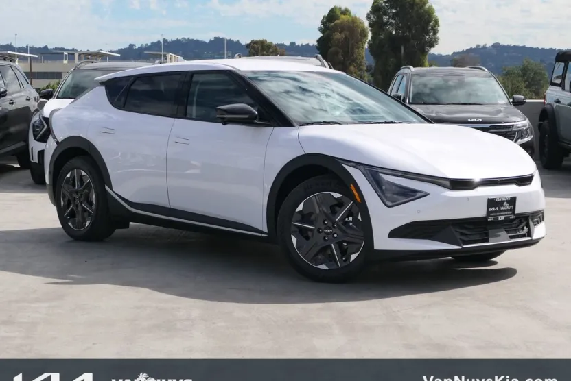 2025 Kia EV6 Light photo 1
