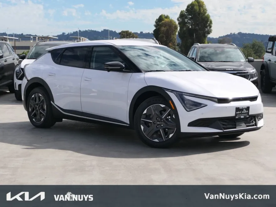 2025 Kia EV6 Light photo 1