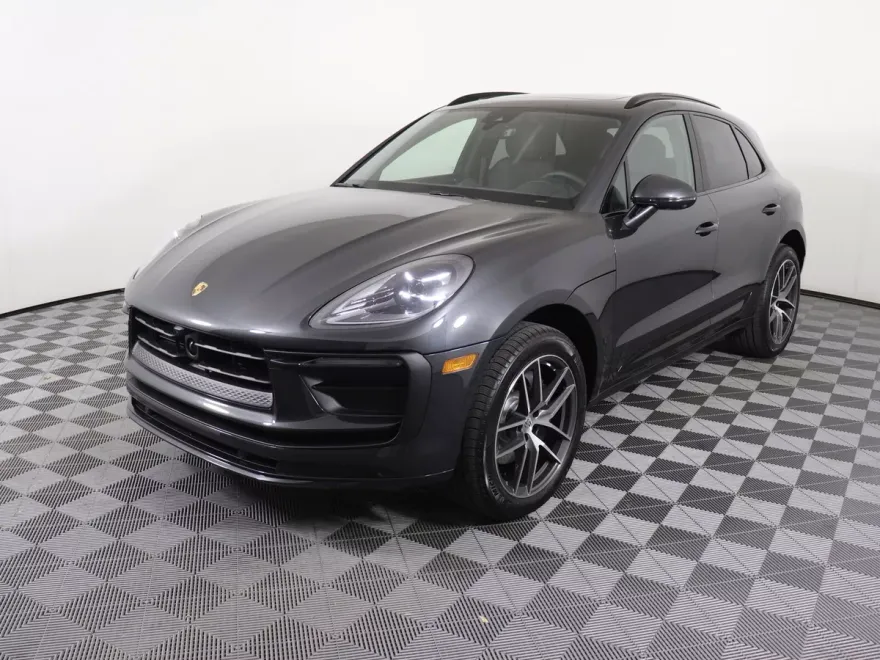 2025 Porsche Macan photo 1