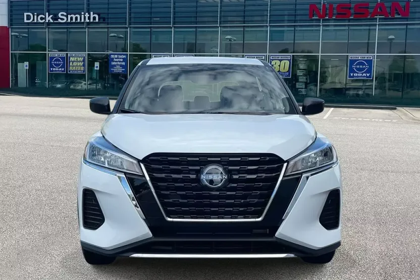 2025 Nissan Kicks Play S photo 1
