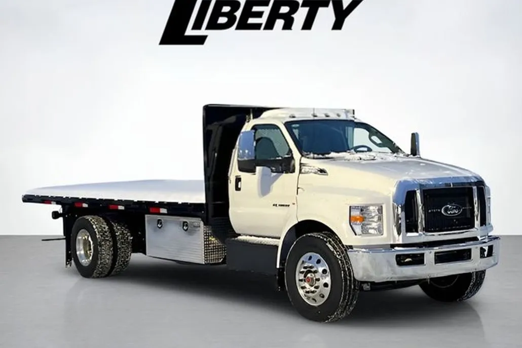 2025 Ford F-750 photo 1