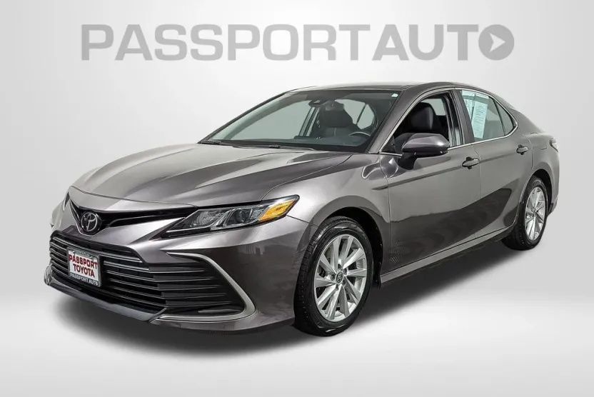 2022 Toyota Camry LE photo 1