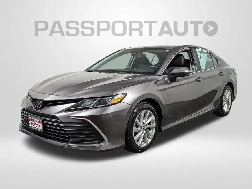 2022 Toyota Camry LE photo 1