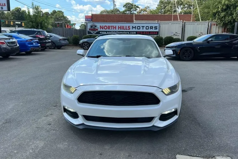 2017 Ford Mustang V6 photo 1