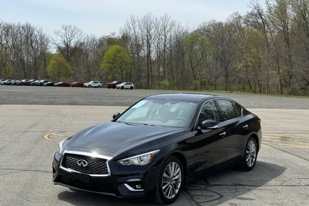 2022 Infiniti Q50 LUXE AWD photo 1
