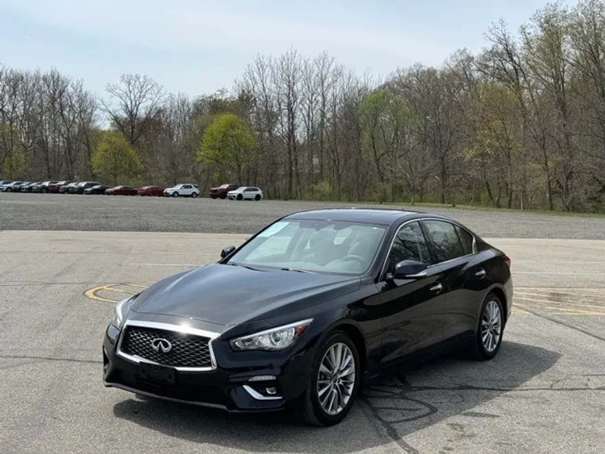 2022 Infiniti Q50 LUXE AWD photo 1