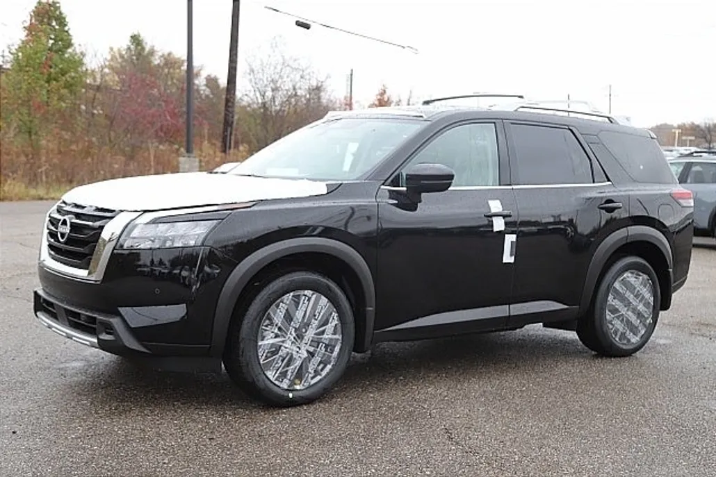 2025 Nissan Pathfinder SL photo 1