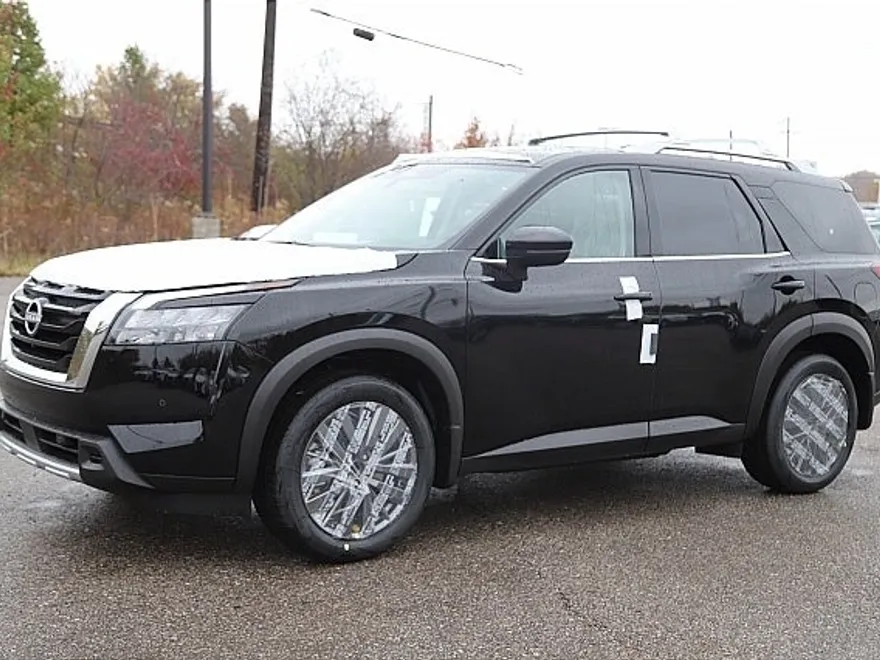 2025 Nissan Pathfinder SL photo 1