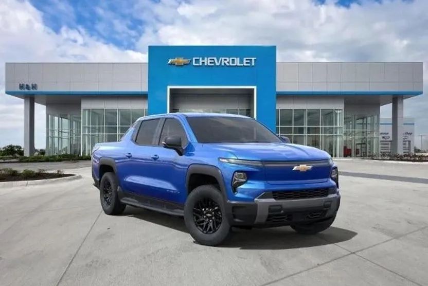 2025 Chevrolet Silverado EV LT photo 1