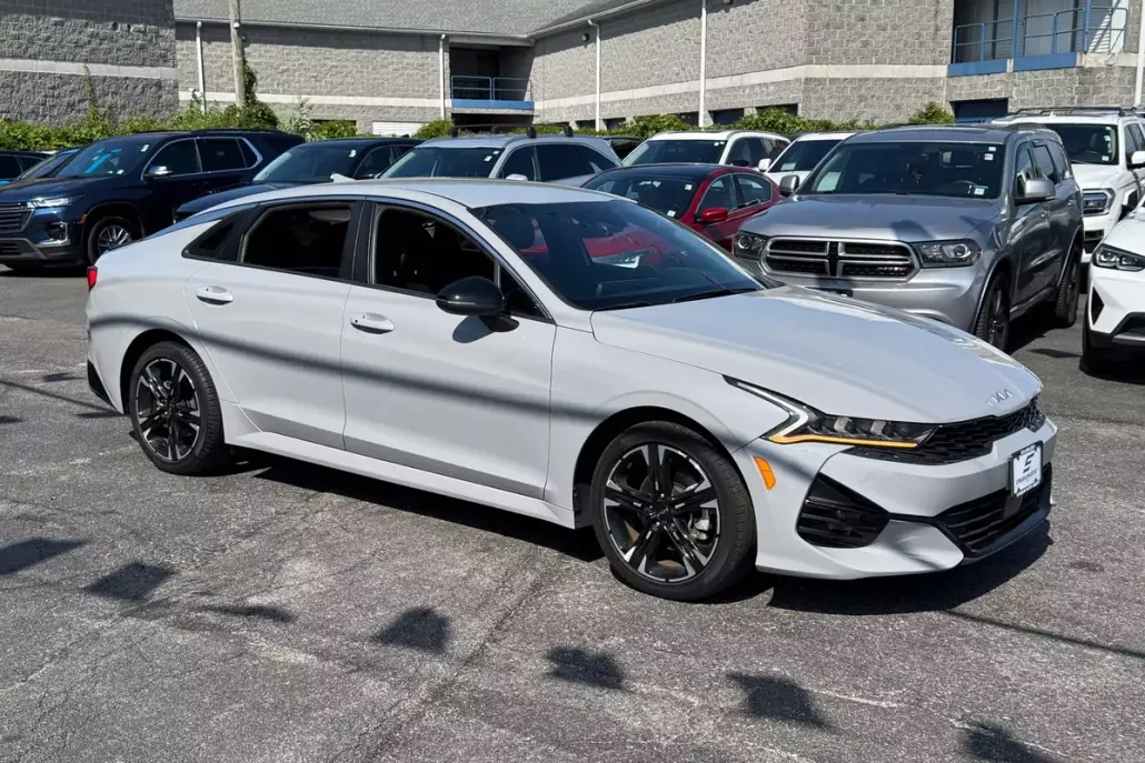2023 Kia K5 GT-Line photo 1