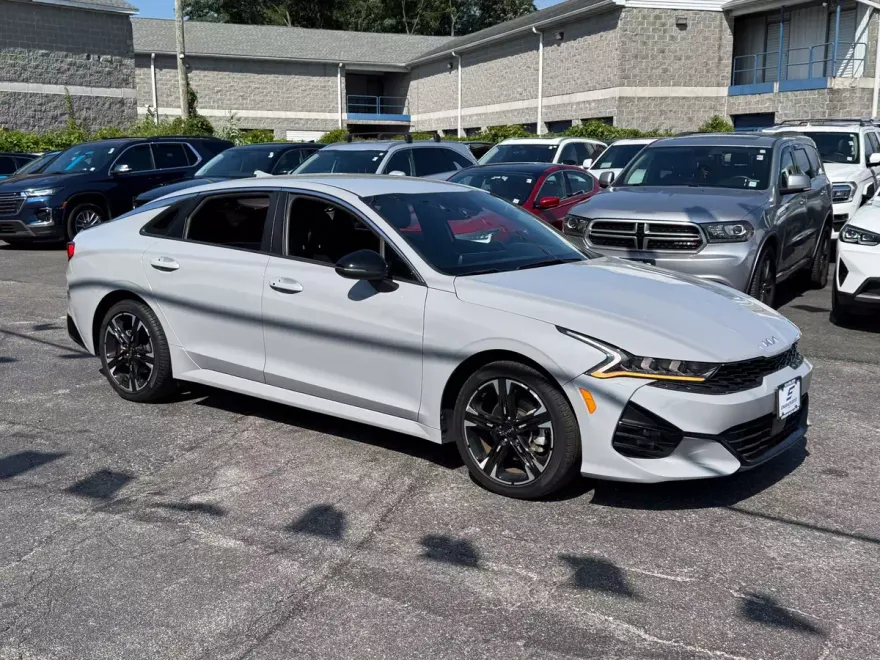 2023 Kia K5 GT-Line photo 1