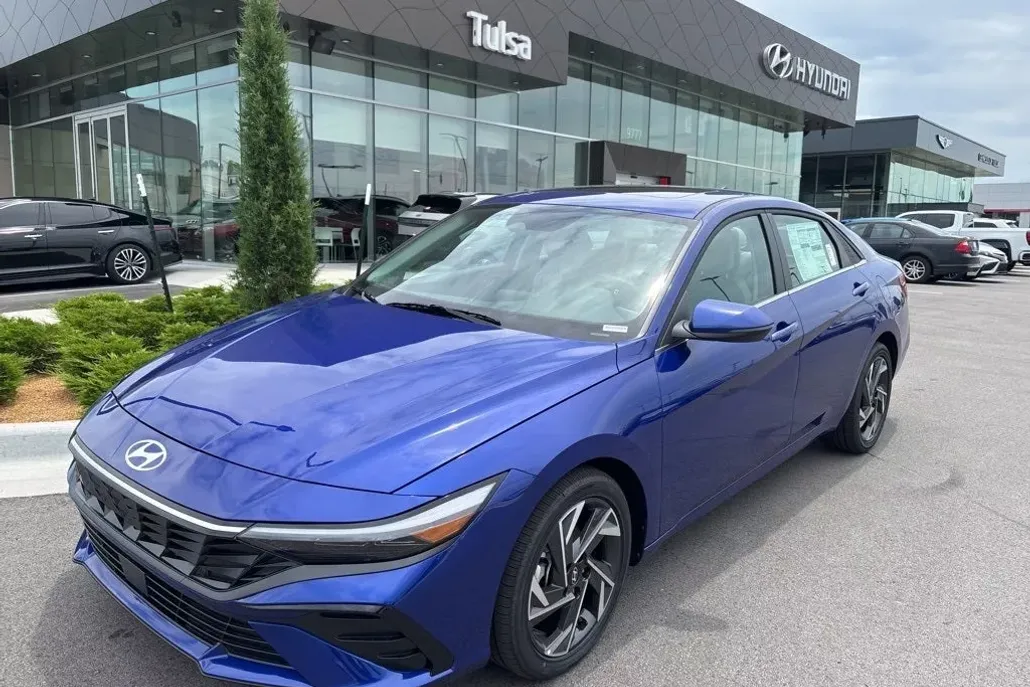 2025 Hyundai Elantra Hybrid Limited photo 1