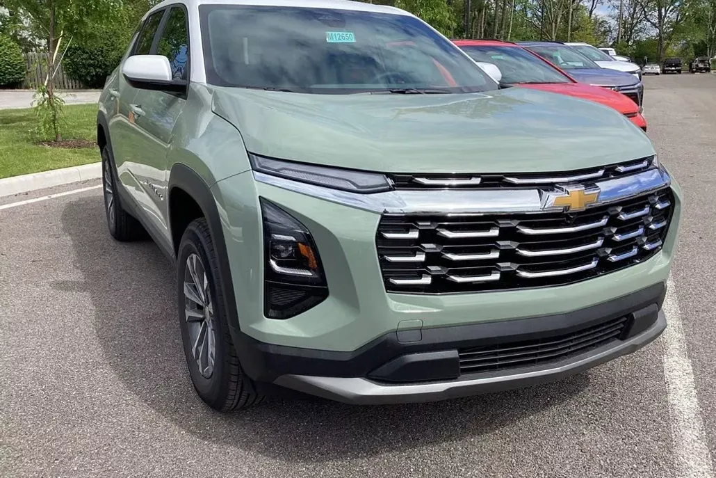 2026 Chevrolet Equinox LT photo 1