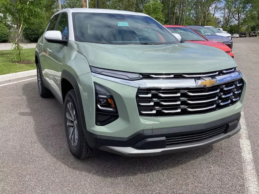 2026 Chevrolet Equinox LT photo 1