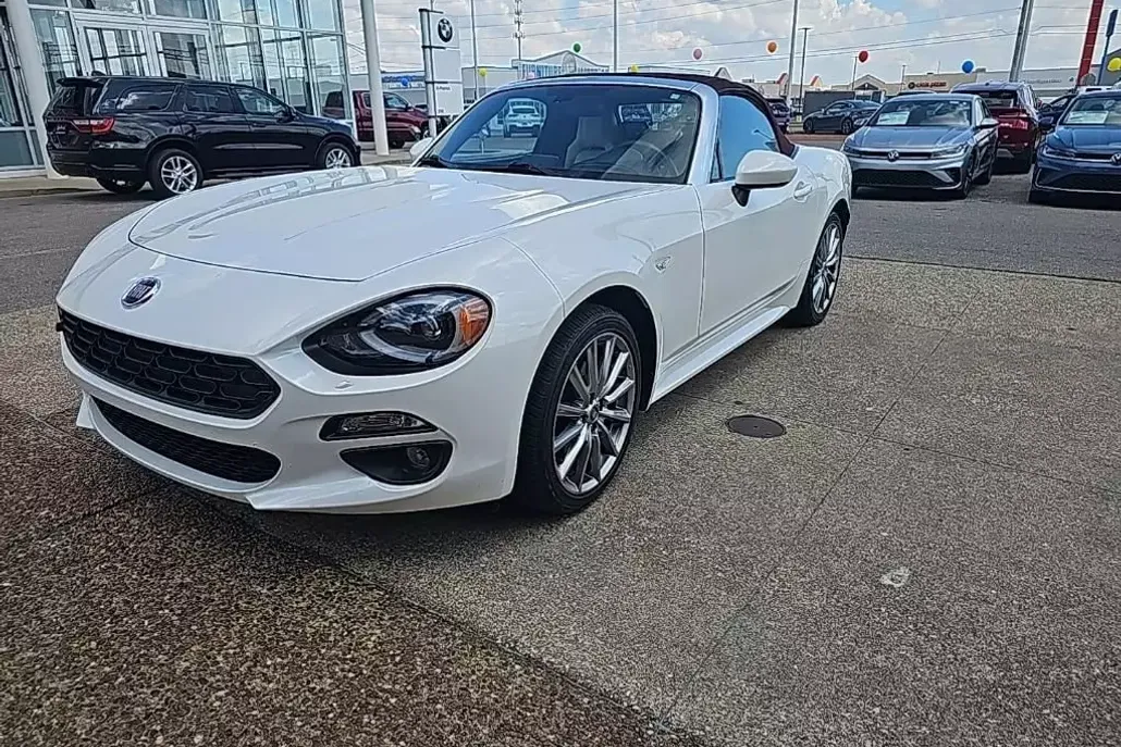 2018 Fiat 124 Spider Lusso photo 1