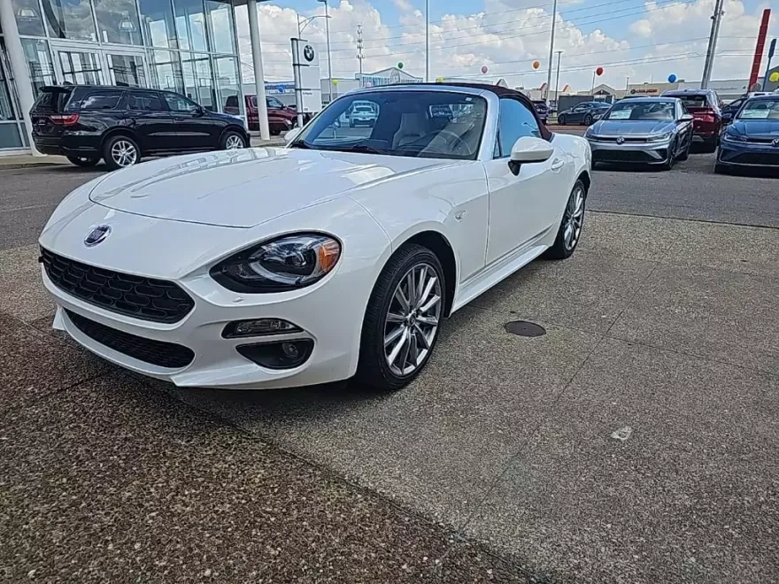 2018 Fiat 124 Spider Lusso photo 1