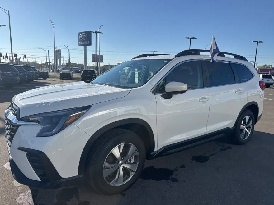 2025 Subaru Ascent Premium photo 1