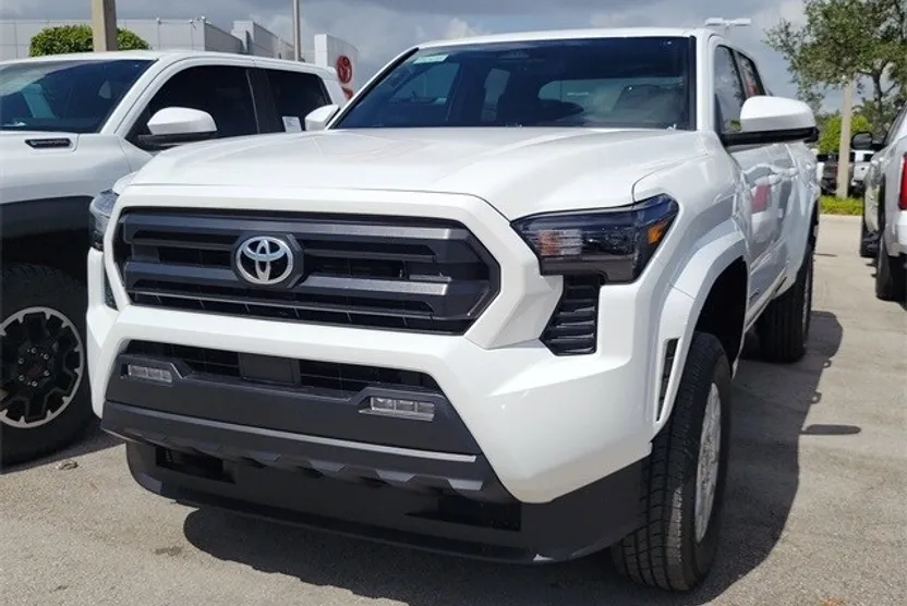 2025 Toyota Tacoma SR5 photo 1