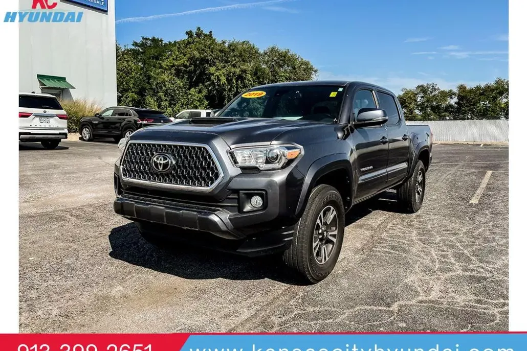 2019 Toyota Tacoma TRD Sport photo 1