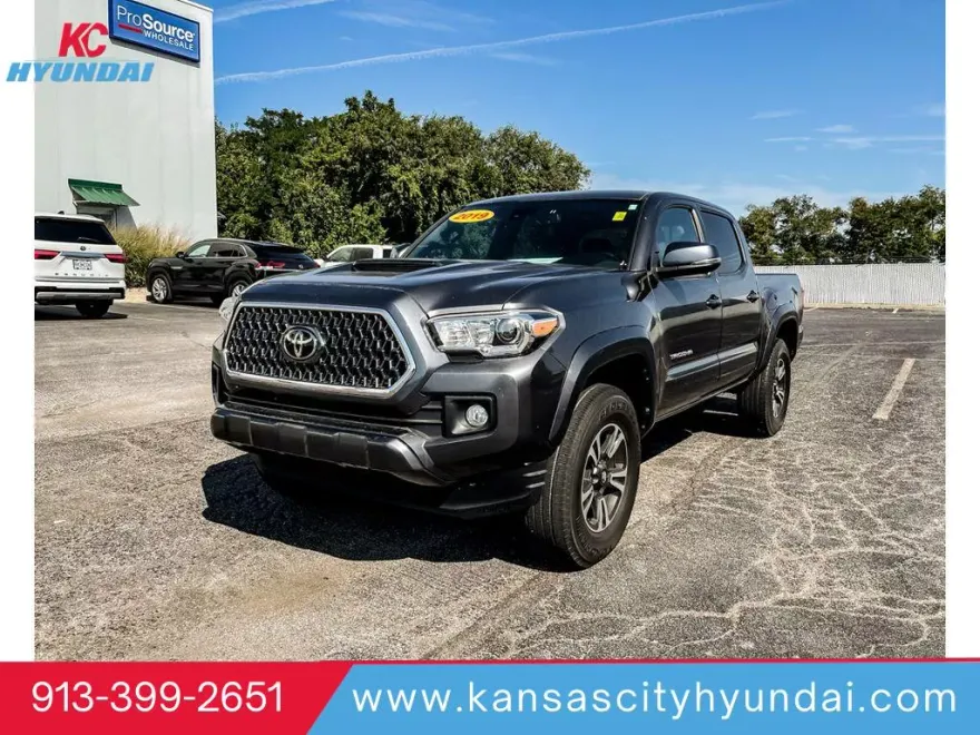 2019 Toyota Tacoma TRD Sport photo 1