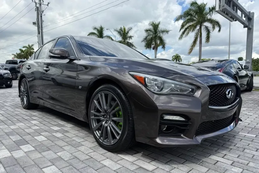 2014 Infiniti Q50 photo 1