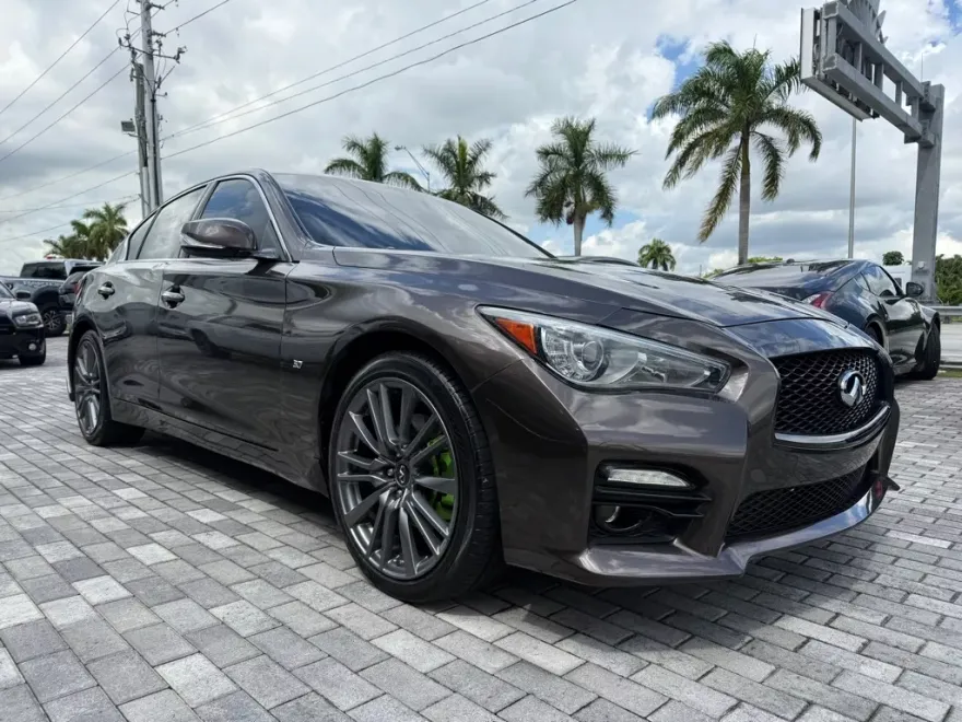 2014 Infiniti Q50 photo 1