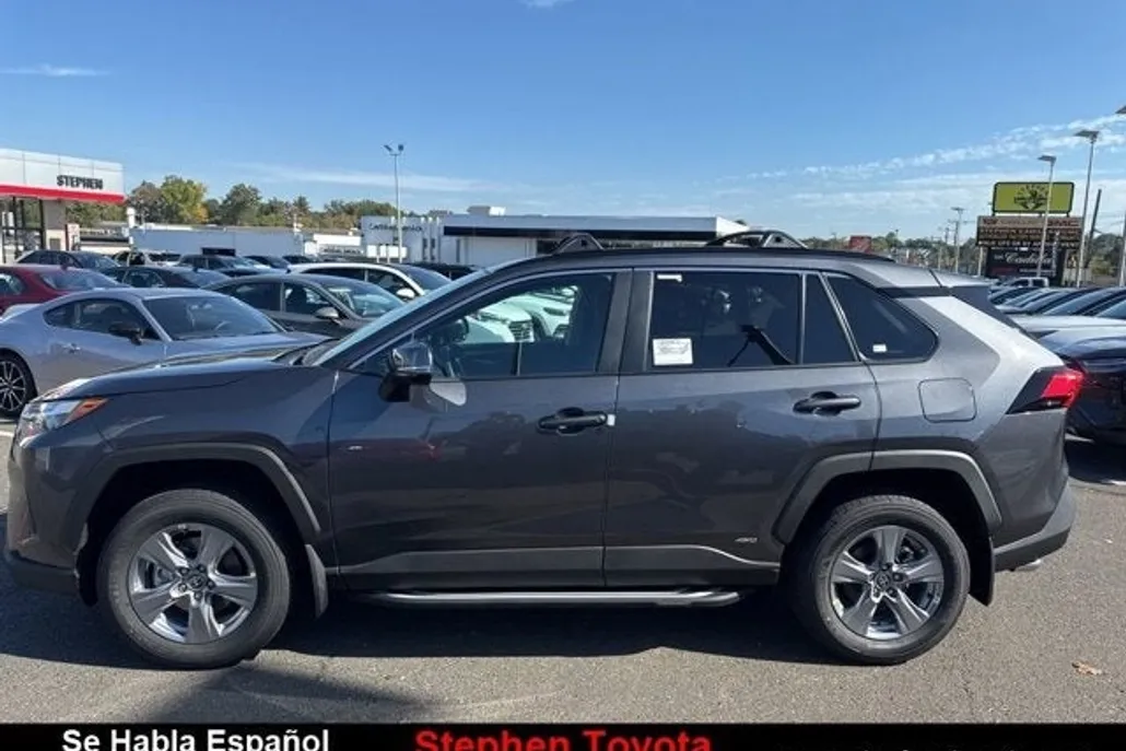 2025 Toyota RAV4 Hybrid XLE photo 1