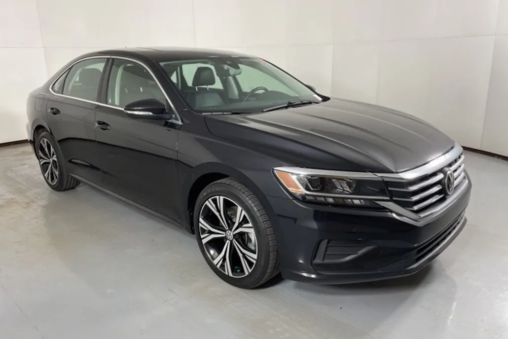 2022 Volkswagen Passat 2.0T SE photo 1