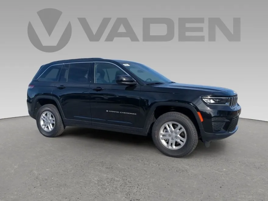 2025 Jeep Grand Cherokee Laredo photo 1