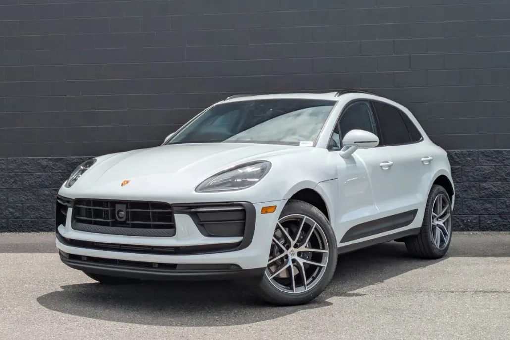 2025 Porsche Macan T photo 1