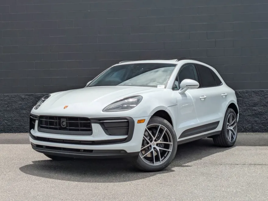2025 Porsche Macan T photo 1