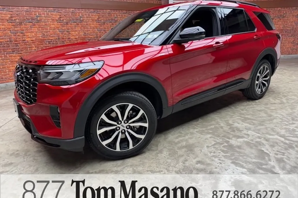 2025 Ford Explorer ST-Line photo 1