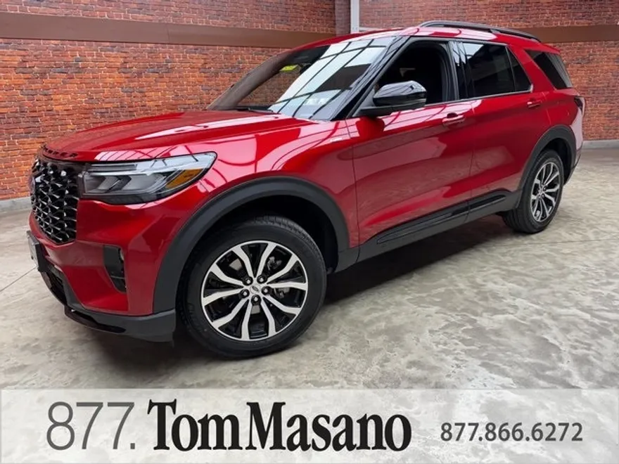 2025 Ford Explorer ST-Line photo 1