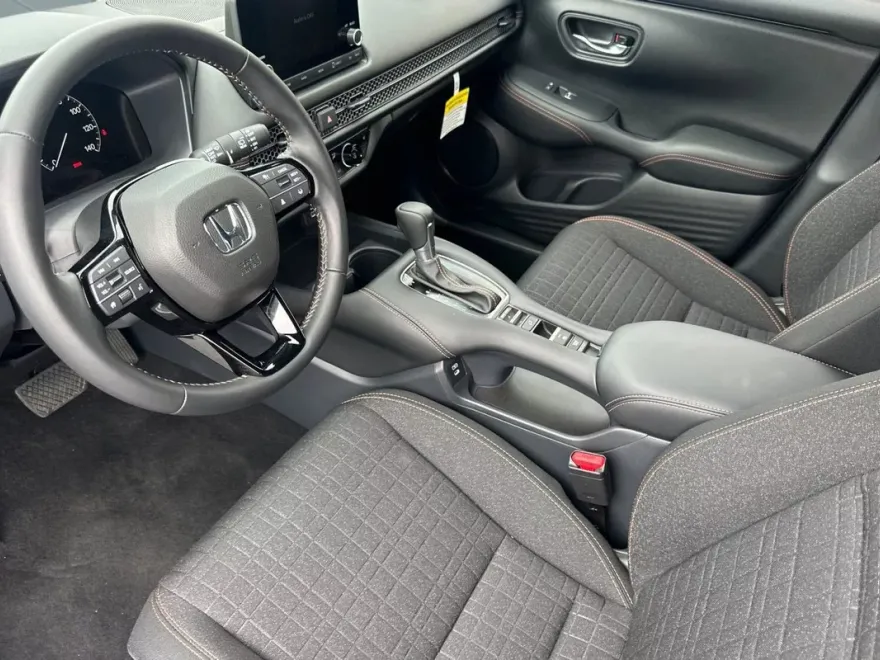 2025 Honda HR-V Sport 2WD photo 1