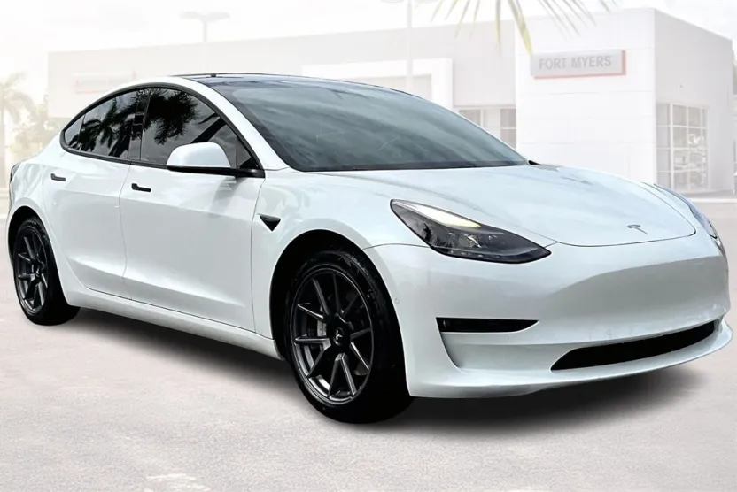 2021 Tesla Model 3 Standard Range Plus photo 1