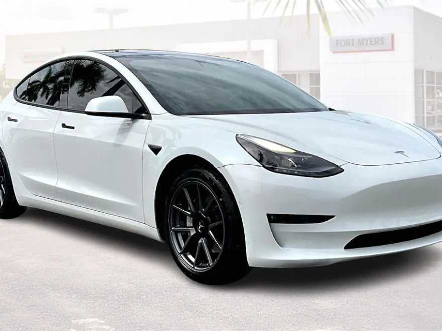 2021 Tesla Model 3 Standard Range Plus photo 1