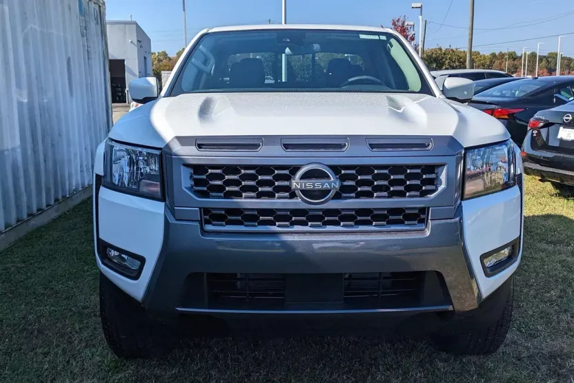 2025 Nissan Frontier SV photo 1