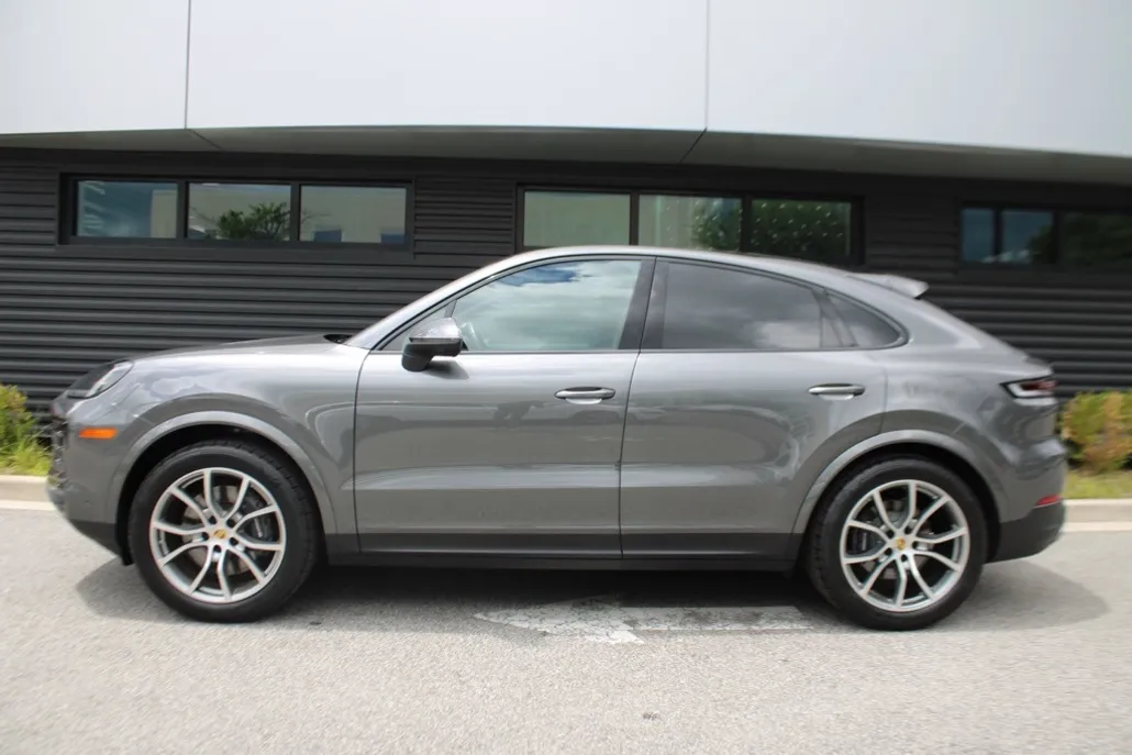 2024 Porsche Cayenne Coupe photo 1