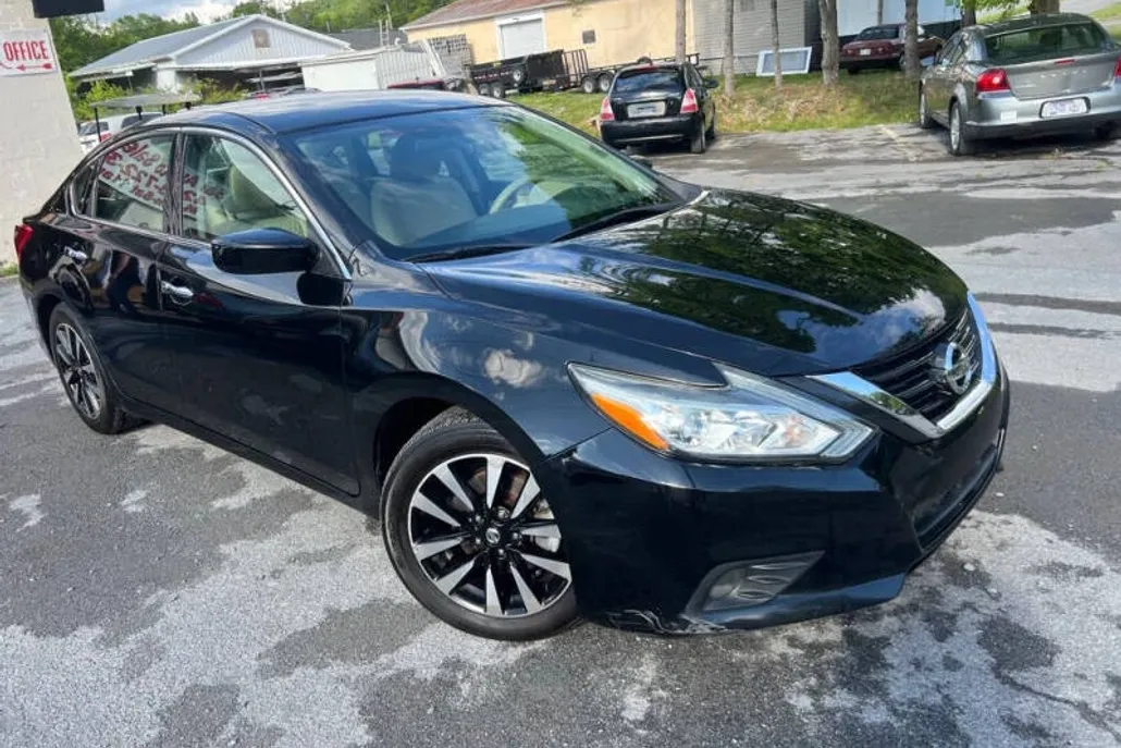 2018 Nissan Altima 2.5 photo 1