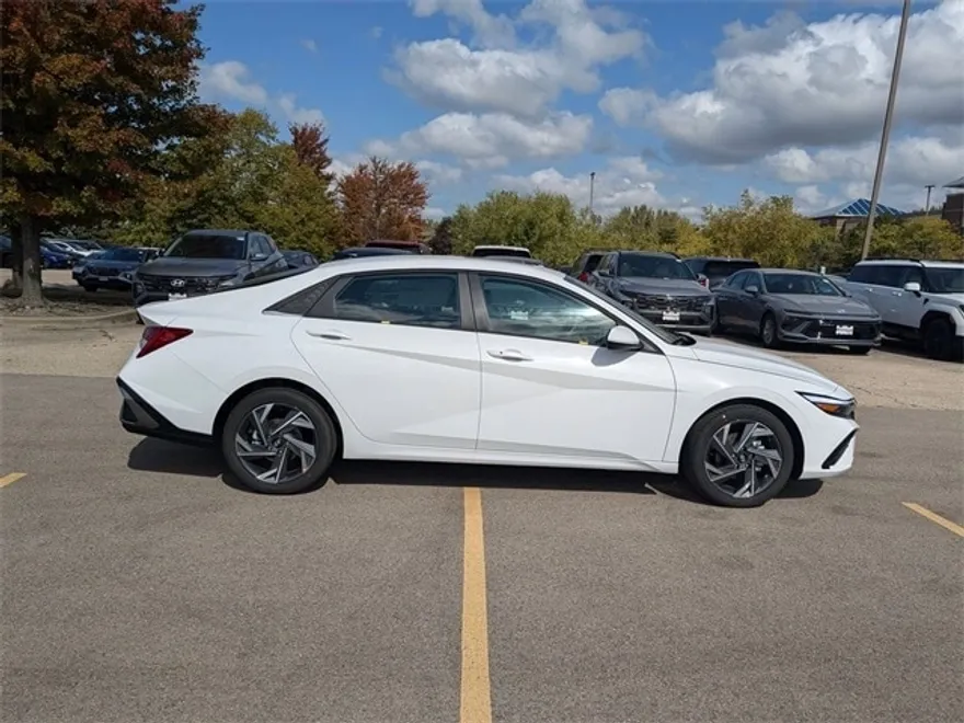 2025 Hyundai Elantra SEL Convenience photo 1
