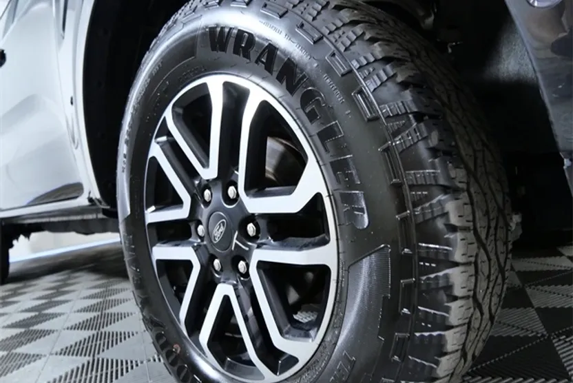 2024 Ford Ranger Lariat photo 1