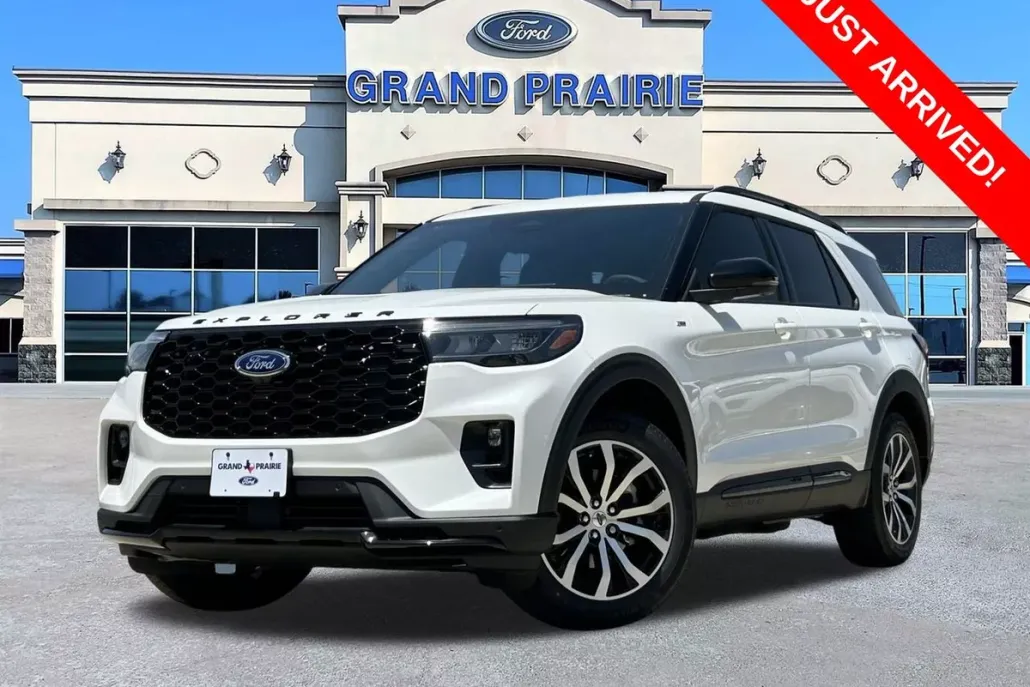 2025 Ford Explorer ST-Line photo 1