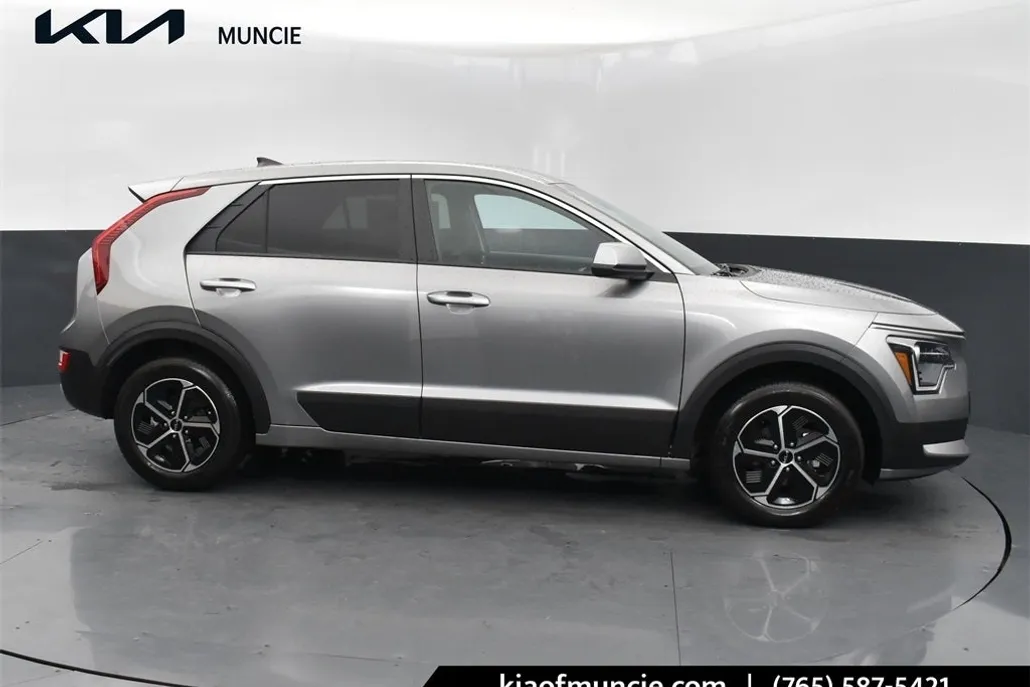 2025 Kia Niro LX photo 1
